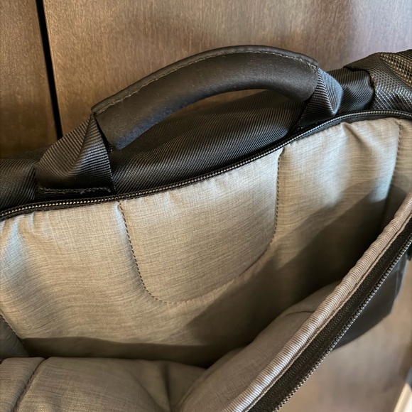 Briggs & Riley Black Messenger Bag - Picture 7 of 9